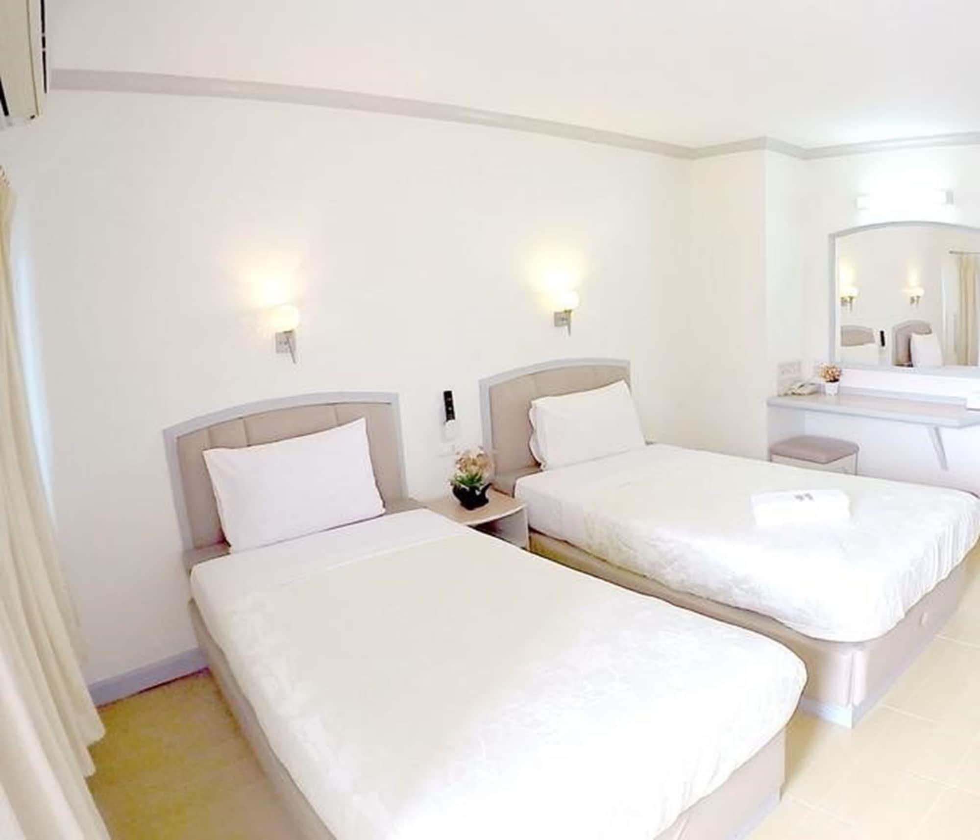 P.A. Place Hotel Nakhon Sawan Eksteriør bilde