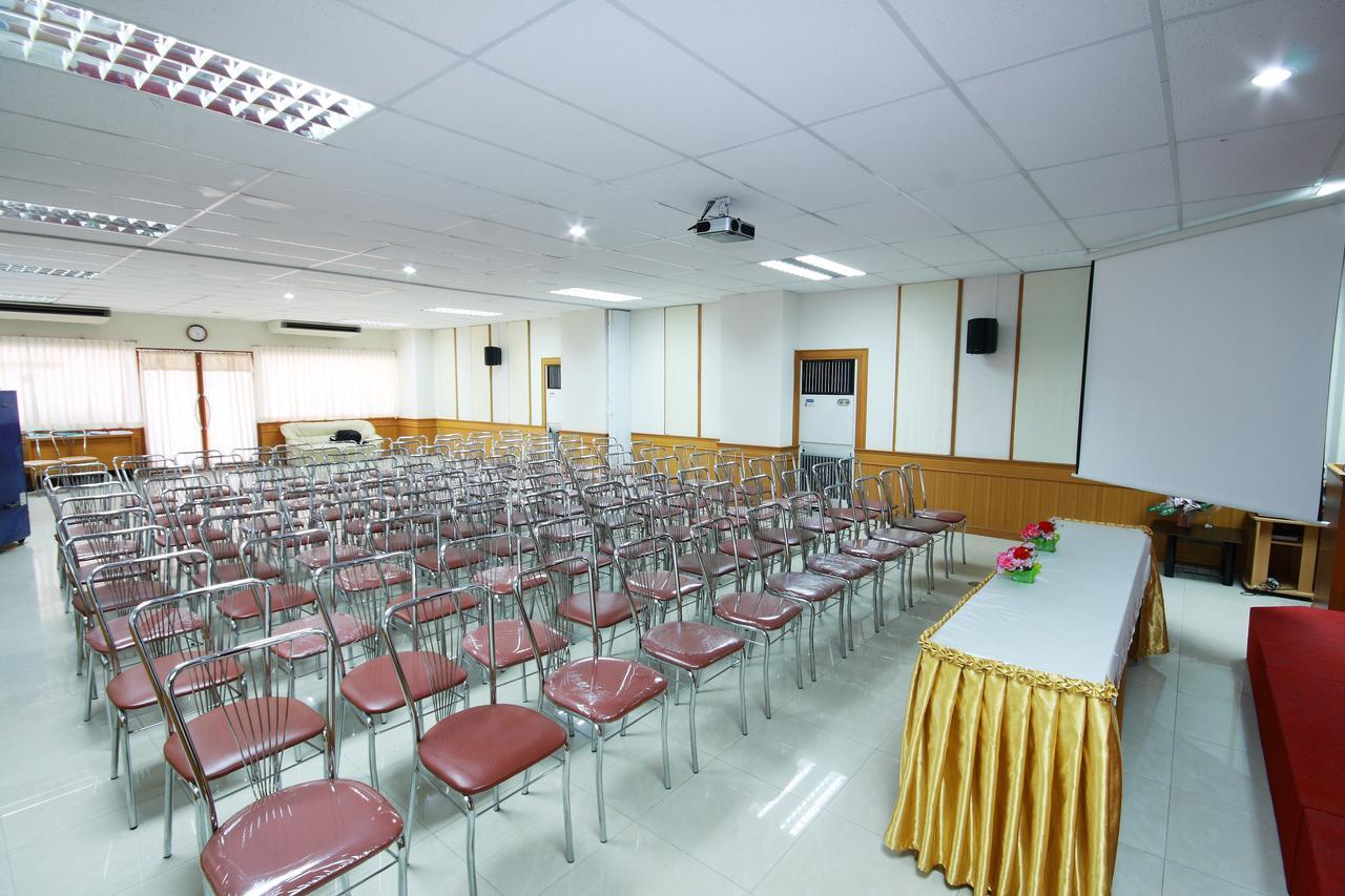P.A. Place Hotel Nakhon Sawan Eksteriør bilde