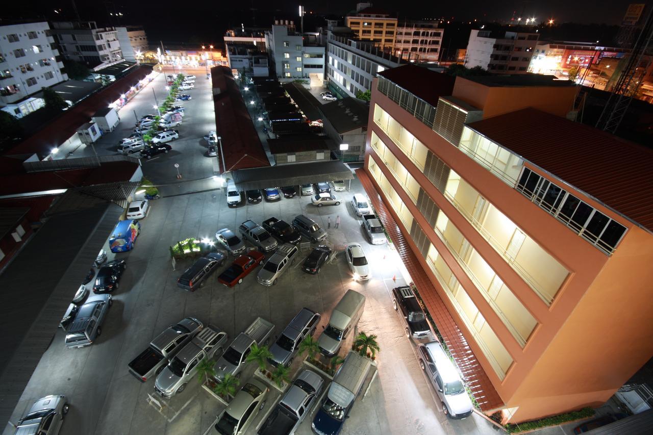 P.A. Place Hotel Nakhon Sawan Eksteriør bilde