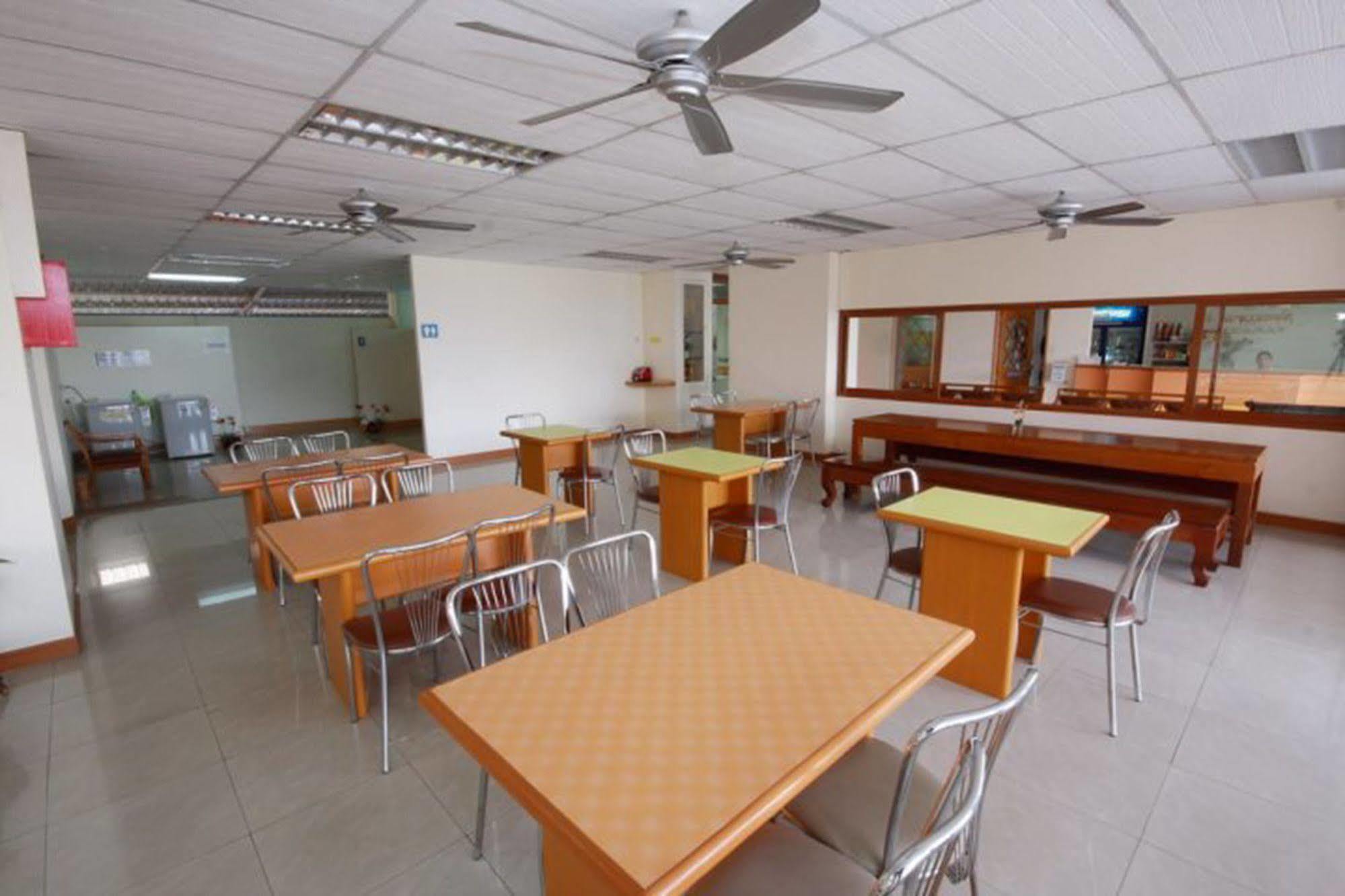 P.A. Place Hotel Nakhon Sawan Eksteriør bilde